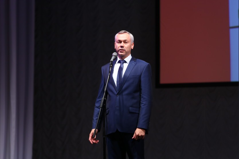 1 Выступает врио губернатора НСО А.Травников